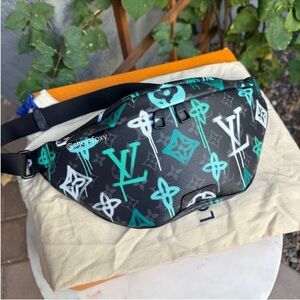 Louis Vuitton Graffiti Monogram Discovery Bumbag
